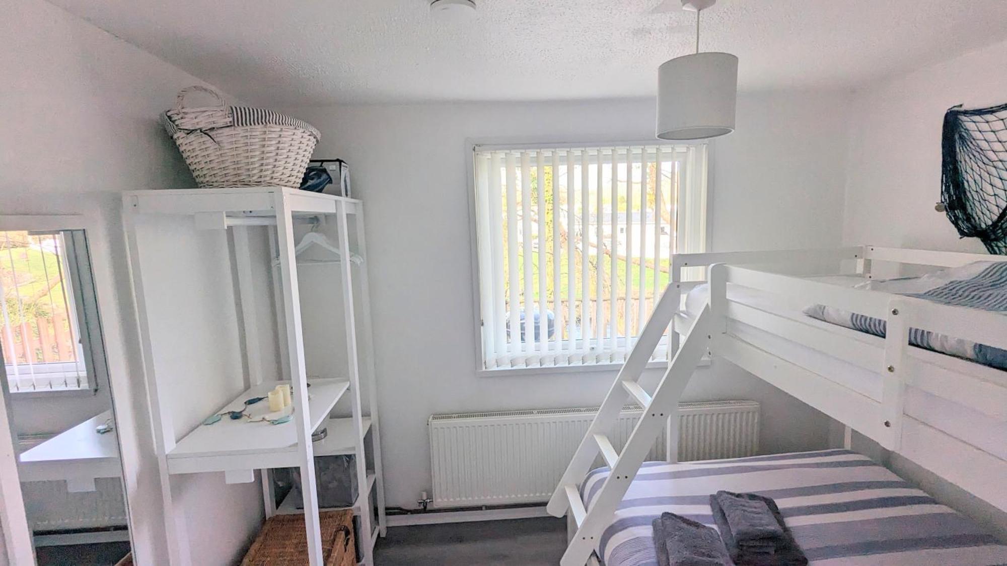 271 Riverside, Glan Gwna *